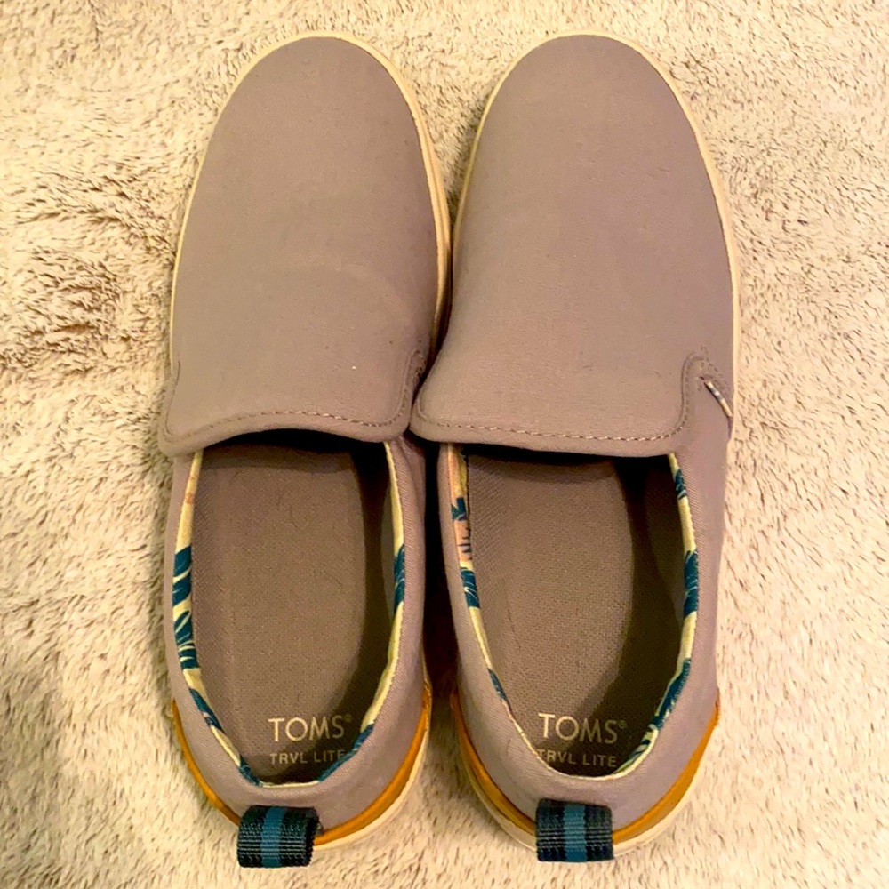 Women’s Toms slip on shoes, grey size 8